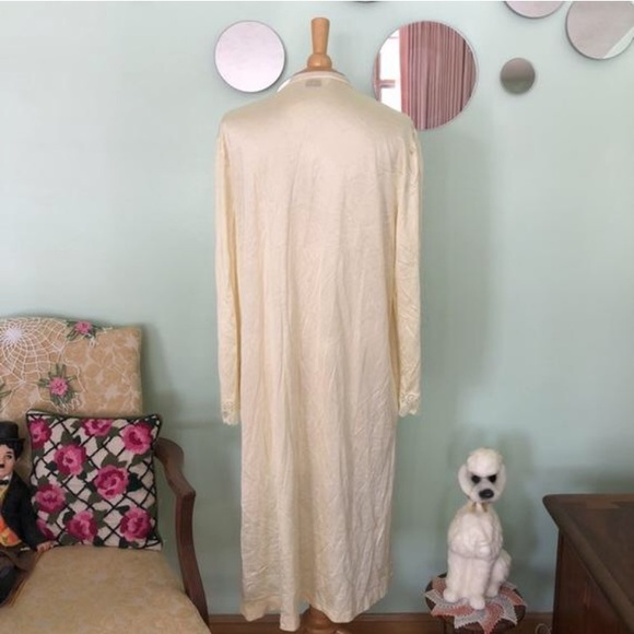 Lacy Vanity Fair Peignoir - Picture 4 of 7